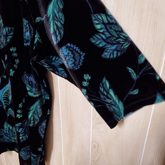 Leaf Print Velvet Blouse - Picture 3 of 7